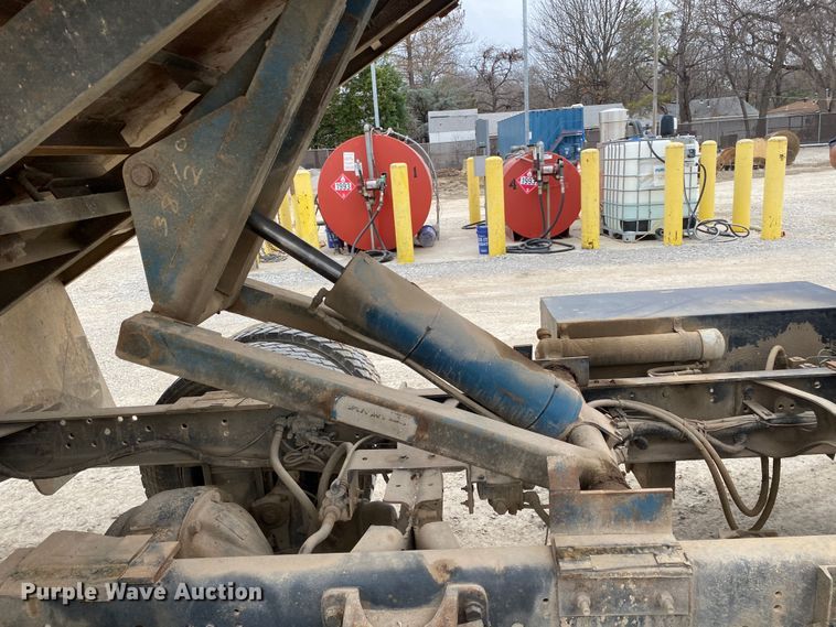 image for item DN8222 2006 International 4300 SBA  flatbed truck