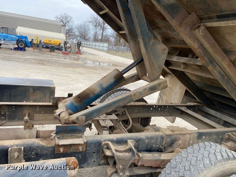 image for item DN8222 2006 International 4300 SBA  flatbed truck