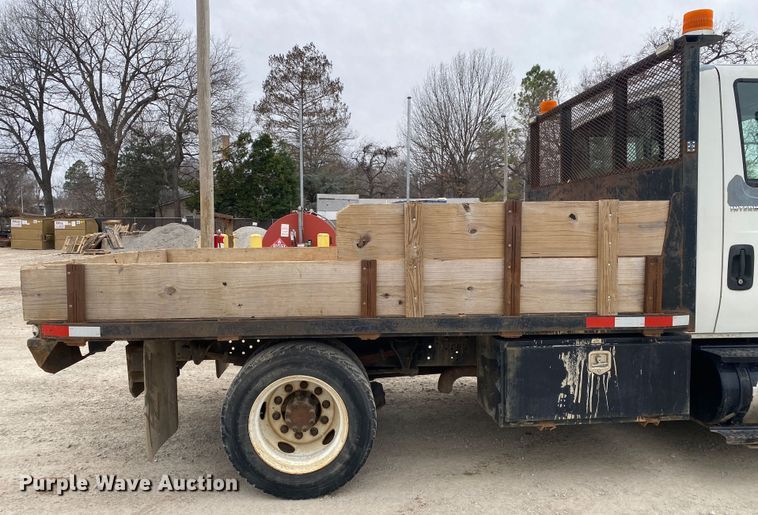 image for item DN8222 2006 International 4300 SBA  flatbed truck