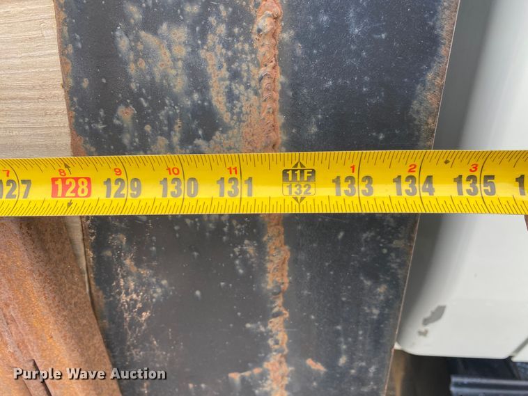 image for item DN8222 2006 International 4300 SBA  flatbed truck