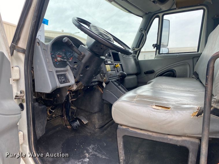 image for item DN8222 2006 International 4300 SBA  flatbed truck