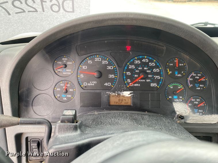 image for item DN8222 2006 International 4300 SBA  flatbed truck