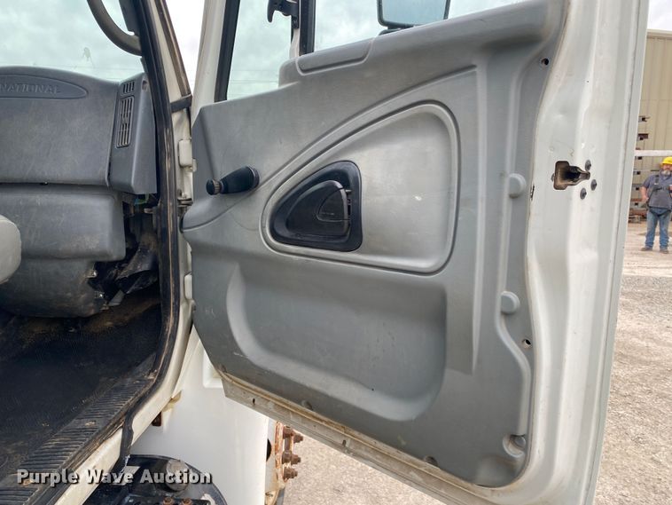 image for item DN8222 2006 International 4300 SBA  flatbed truck