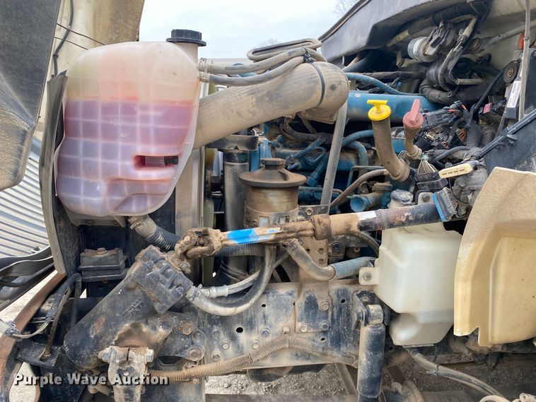 image for item DN8222 2006 International 4300 SBA  flatbed truck