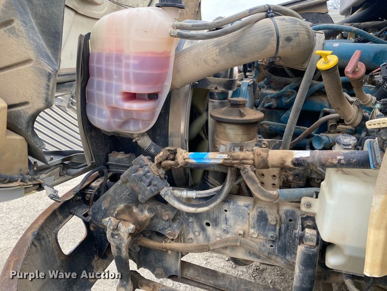 image for item DN8222 2006 International 4300 SBA  flatbed truck