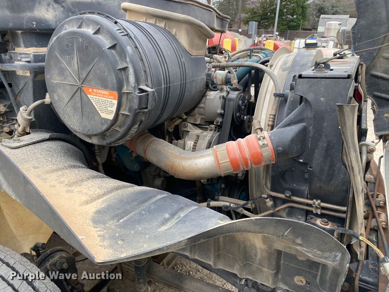 image for item DN8222 2006 International 4300 SBA  flatbed truck