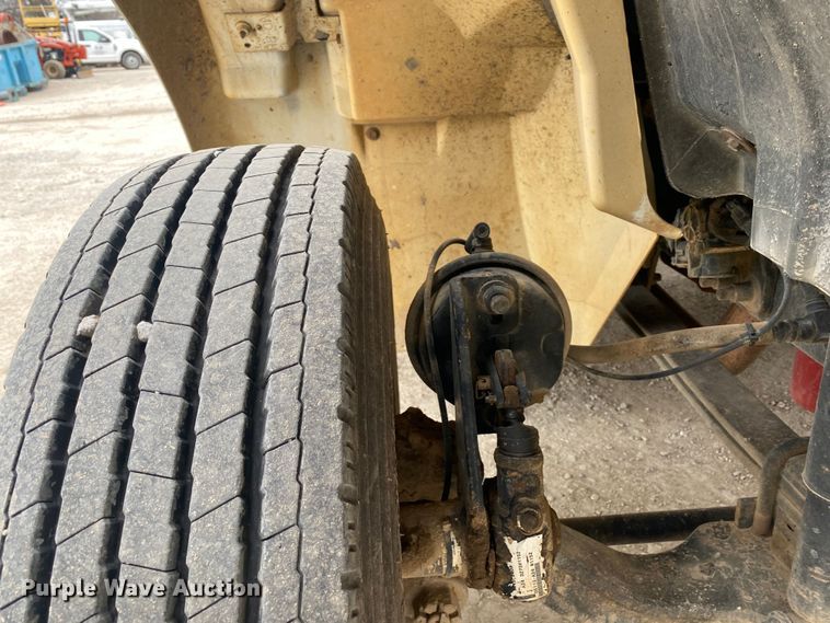 image for item DN8222 2006 International 4300 SBA  flatbed truck