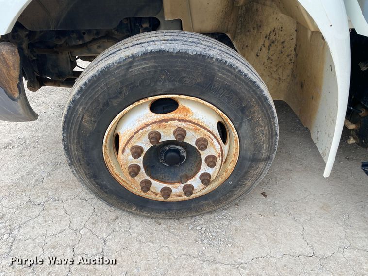 image for item DN8222 2006 International 4300 SBA  flatbed truck