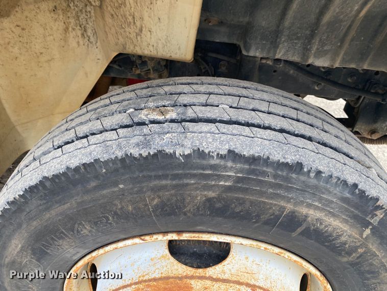 image for item DN8222 2006 International 4300 SBA  flatbed truck