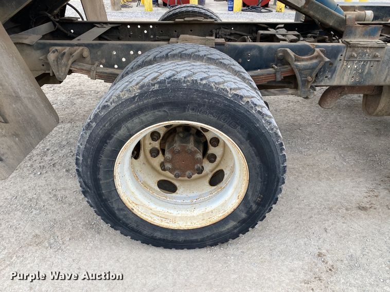 image for item DN8222 2006 International 4300 SBA  flatbed truck