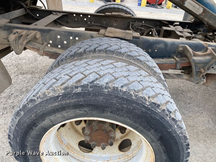 image for item DN8222 2006 International 4300 SBA  flatbed truck