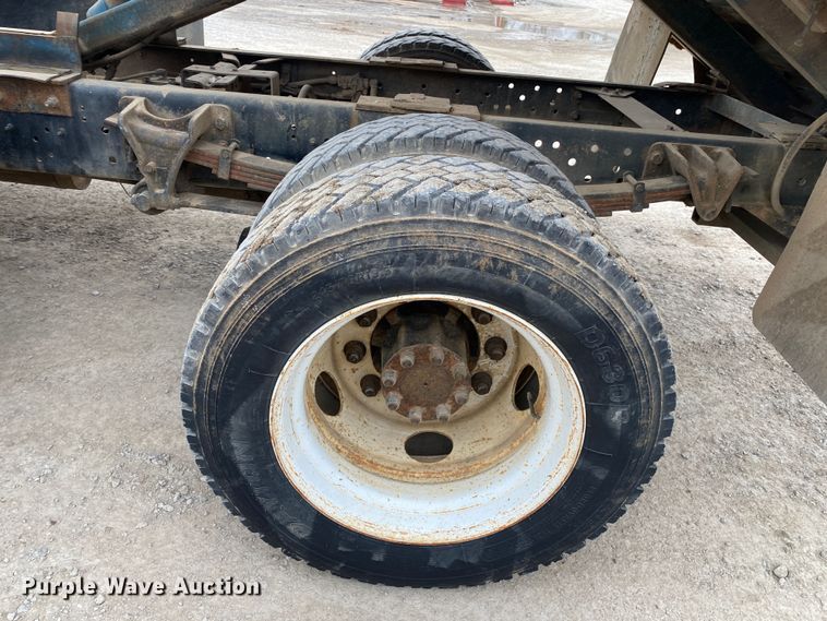 image for item DN8222 2006 International 4300 SBA  flatbed truck