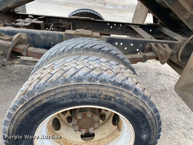 image for item DN8222 2006 International 4300 SBA  flatbed truck