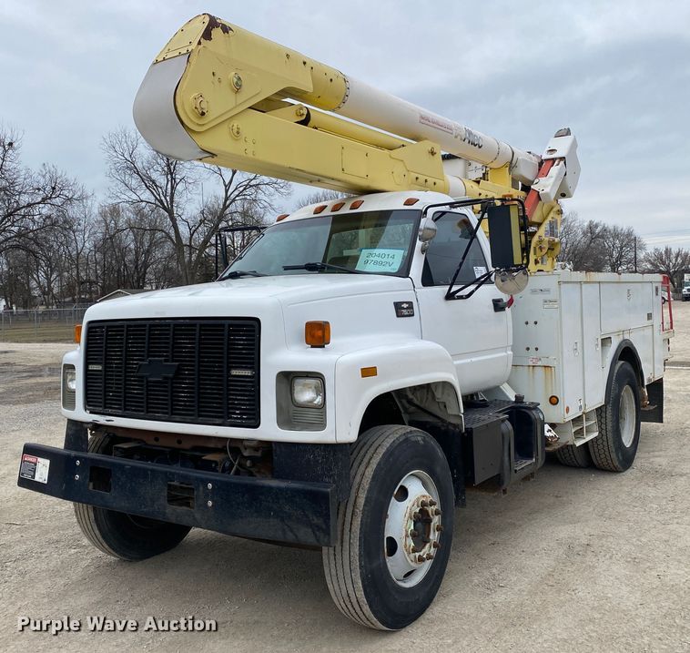 image for item DN8223 2002 Chevrolet C7500  bucket truck