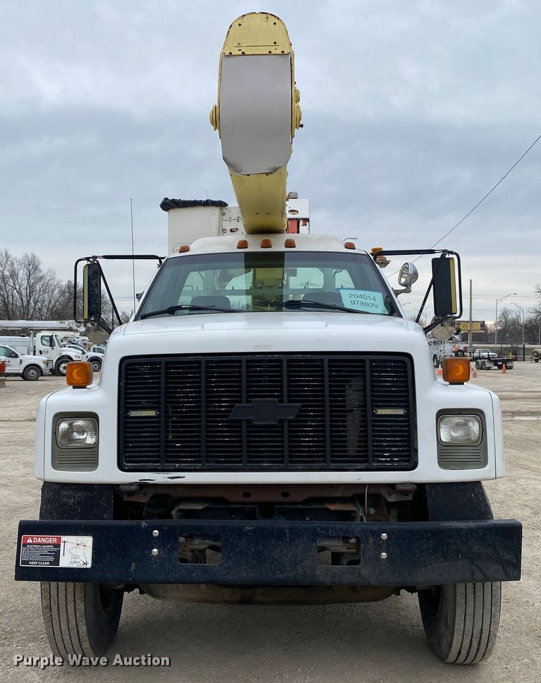 image for item DN8223 2002 Chevrolet C7500  bucket truck