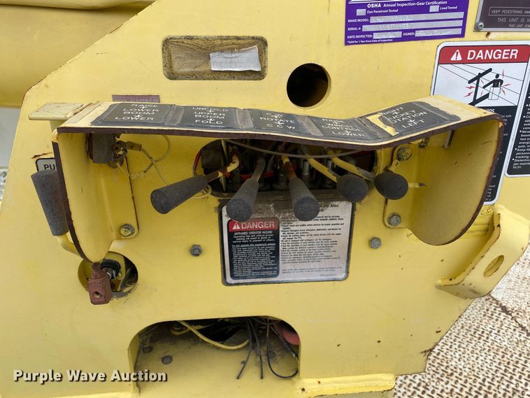 image for item DN8223 2002 Chevrolet C7500  bucket truck