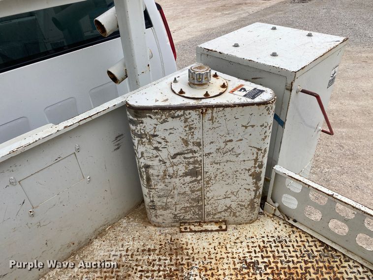 image for item DN8223 2002 Chevrolet C7500  bucket truck