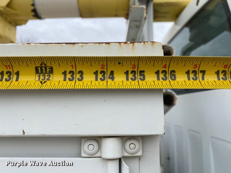 image for item DN8223 2002 Chevrolet C7500  bucket truck