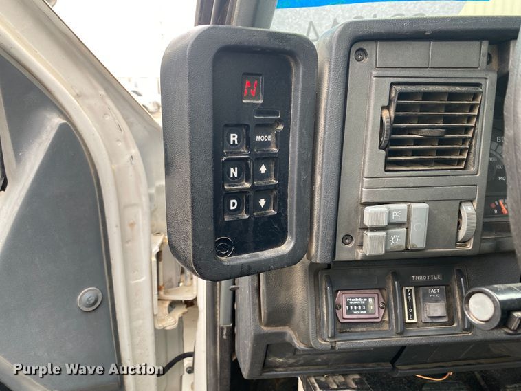 image for item DN8223 2002 Chevrolet C7500  bucket truck