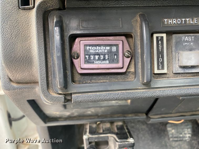 image for item DN8223 2002 Chevrolet C7500  bucket truck