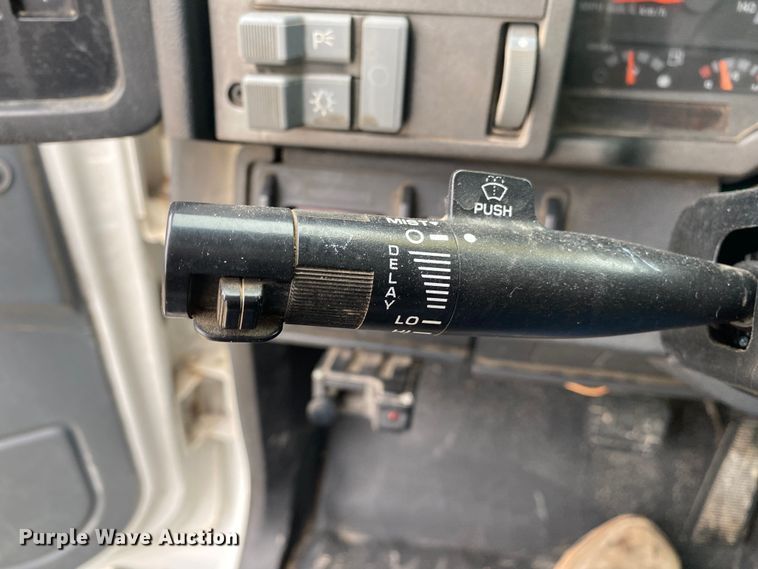 image for item DN8223 2002 Chevrolet C7500  bucket truck