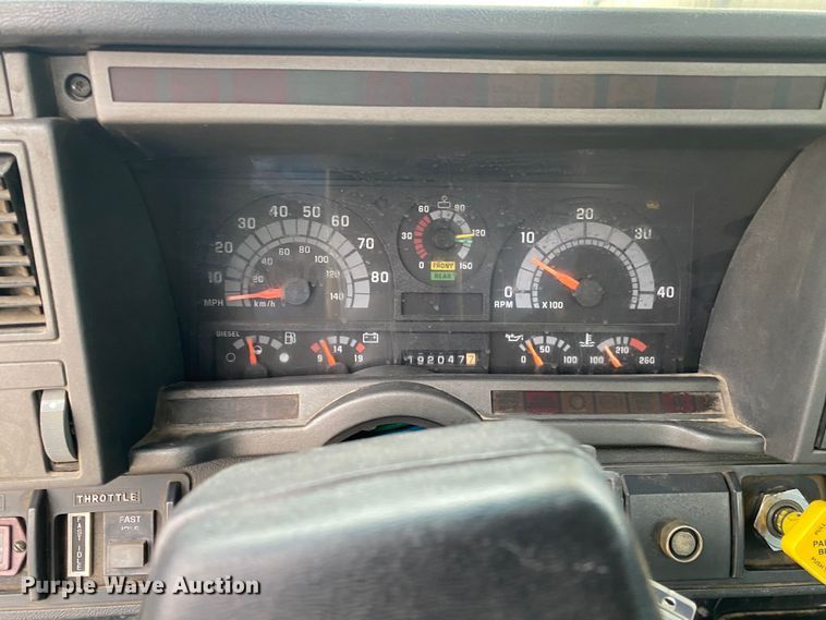 image for item DN8223 2002 Chevrolet C7500  bucket truck