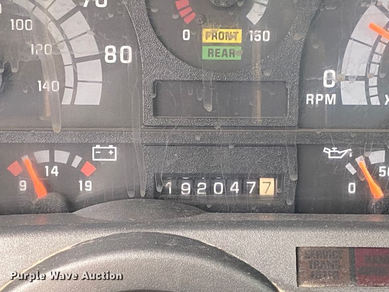 image for item DN8223 2002 Chevrolet C7500  bucket truck