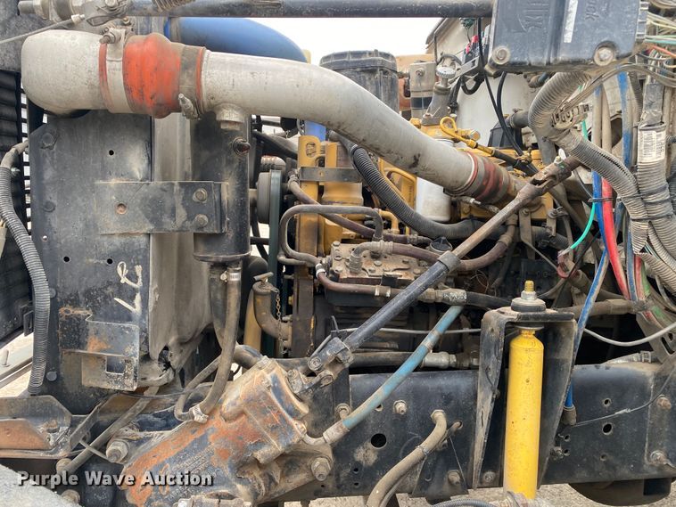 image for item DN8223 2002 Chevrolet C7500  bucket truck