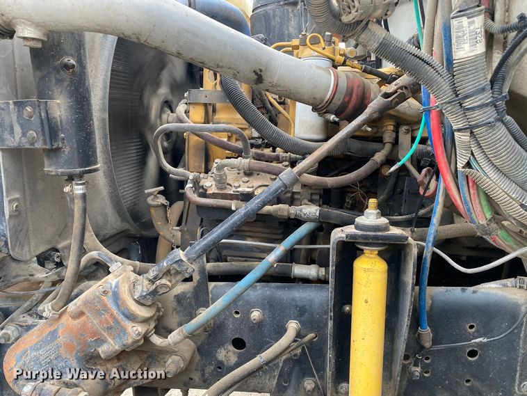 image for item DN8223 2002 Chevrolet C7500  bucket truck