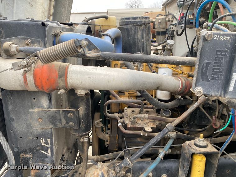 image for item DN8223 2002 Chevrolet C7500  bucket truck