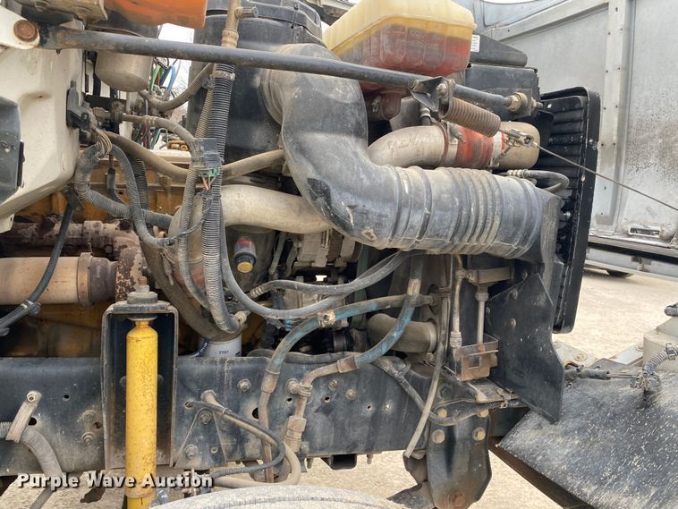 image for item DN8223 2002 Chevrolet C7500  bucket truck