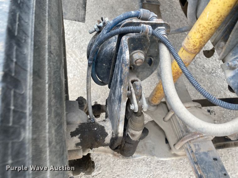 image for item DN8223 2002 Chevrolet C7500  bucket truck