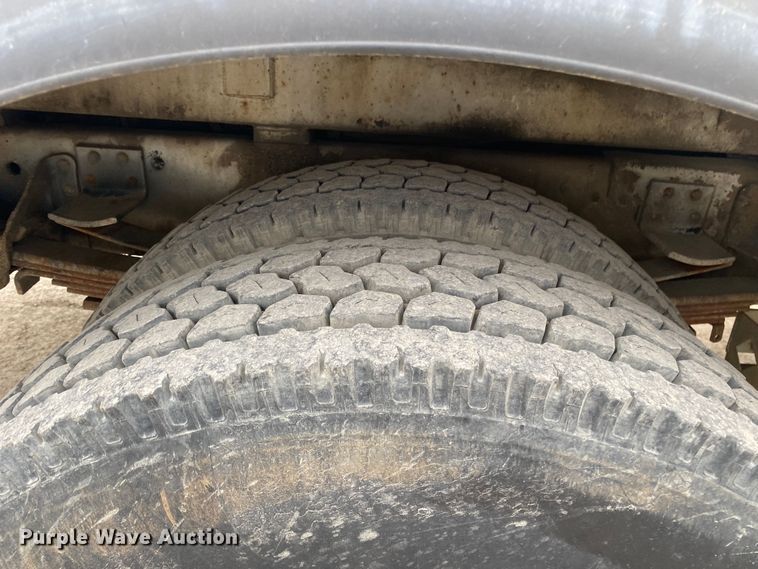 image for item DN8223 2002 Chevrolet C7500  bucket truck