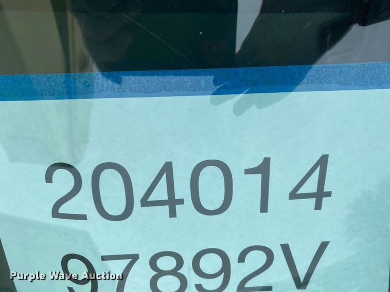 image for item DN8223 2002 Chevrolet C7500  bucket truck