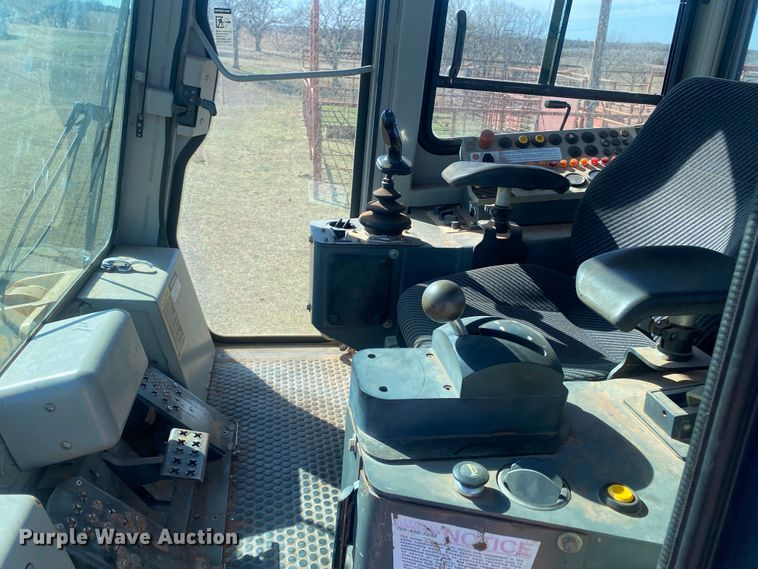 image for item DN8248 2006 John Deere 655C Series II  track loader