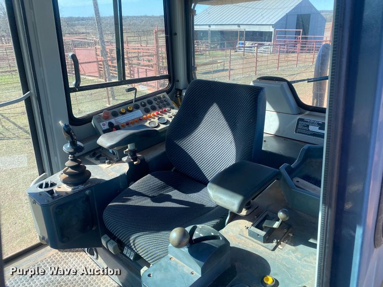 image for item DN8248 2006 John Deere 655C Series II  track loader