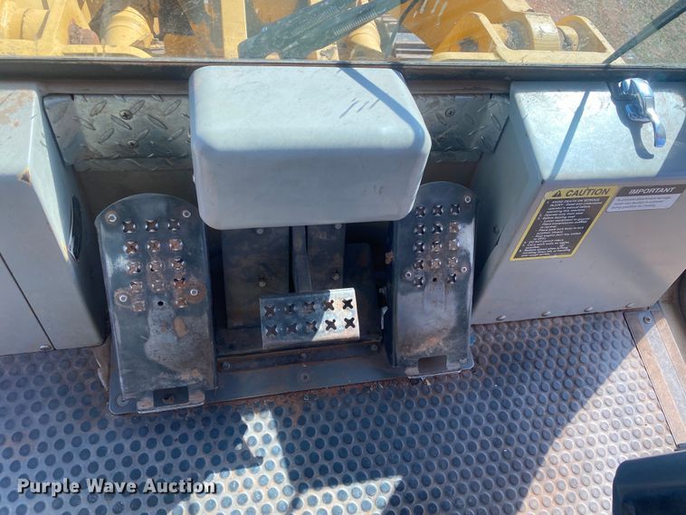 image for item DN8248 2006 John Deere 655C Series II  track loader