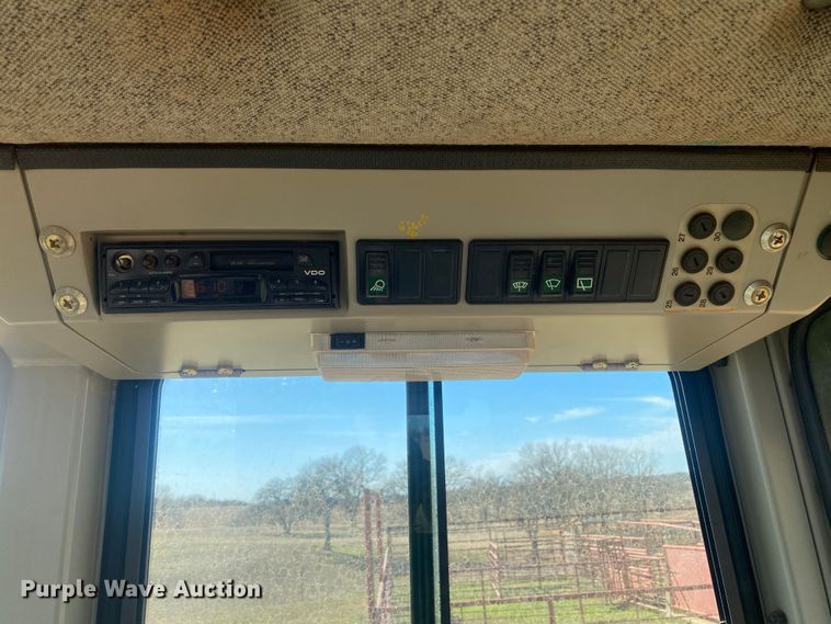 image for item DN8248 2006 John Deere 655C Series II  track loader