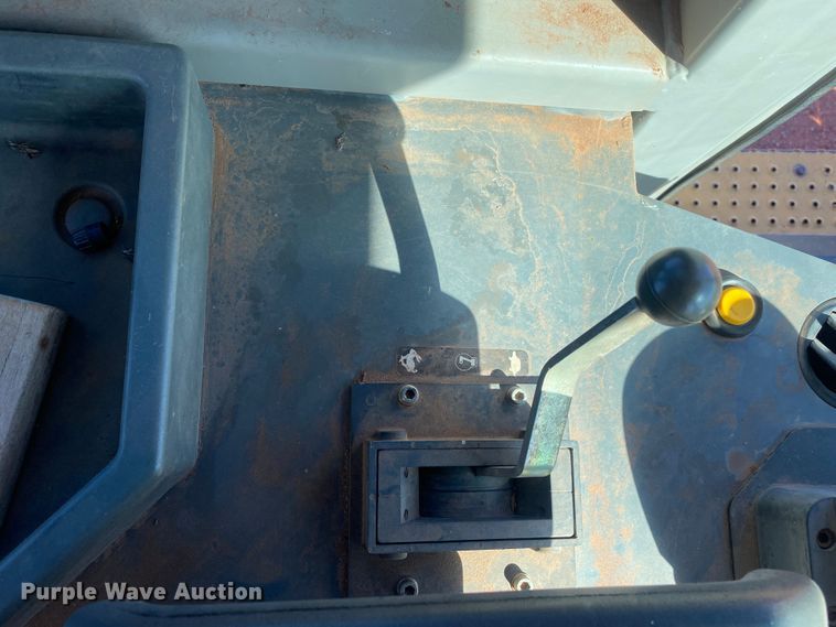 image for item DN8248 2006 John Deere 655C Series II  track loader