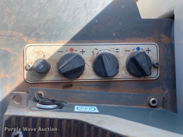 image for item DN8248 2006 John Deere 655C Series II  track loader