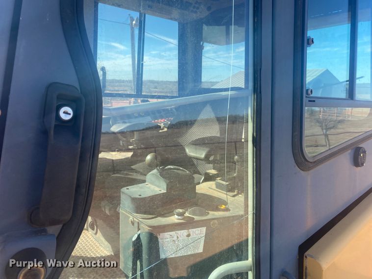 image for item DN8248 2006 John Deere 655C Series II  track loader