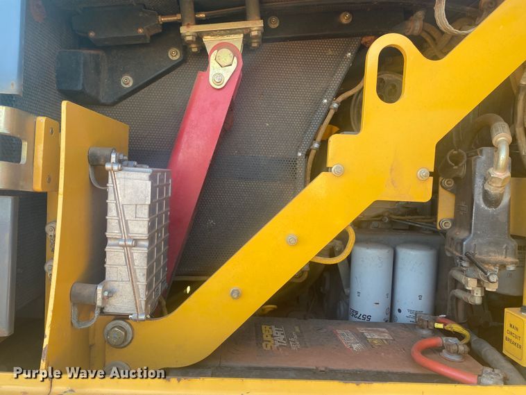 image for item DN8248 2006 John Deere 655C Series II  track loader