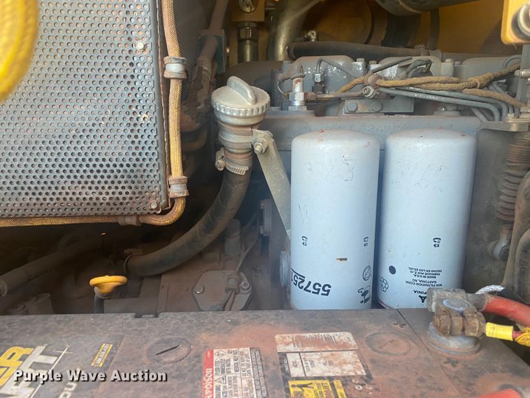 image for item DN8248 2006 John Deere 655C Series II  track loader