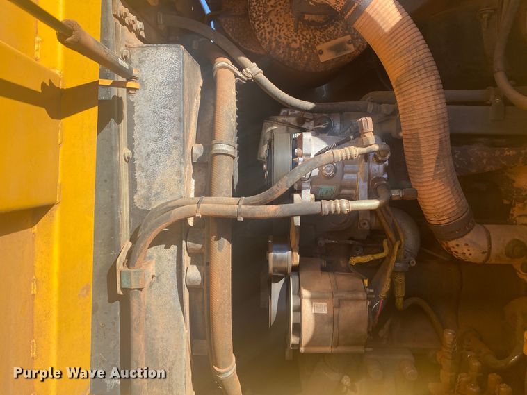 image for item DN8248 2006 John Deere 655C Series II  track loader