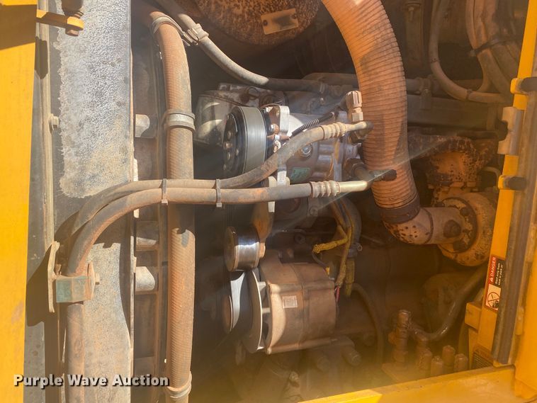 image for item DN8248 2006 John Deere 655C Series II  track loader