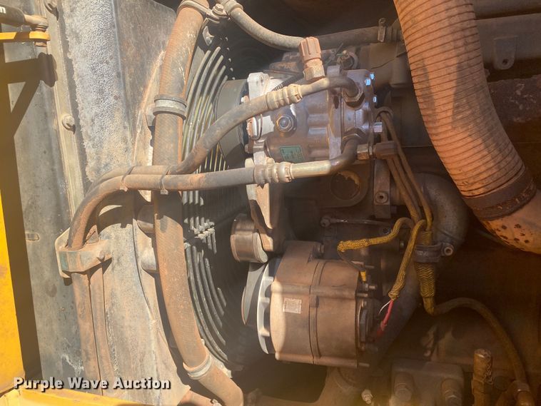 image for item DN8248 2006 John Deere 655C Series II  track loader