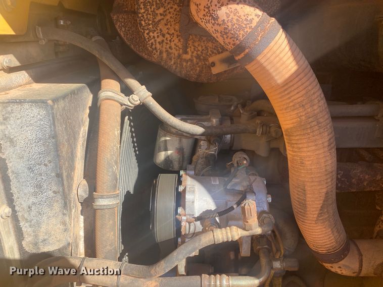 image for item DN8248 2006 John Deere 655C Series II  track loader