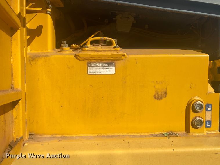image for item DN8248 2006 John Deere 655C Series II  track loader