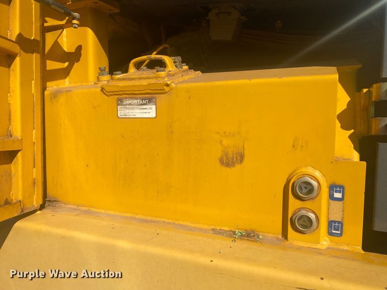 image for item DN8248 2006 John Deere 655C Series II  track loader