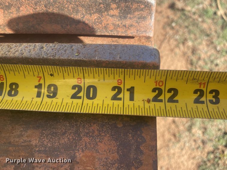 image for item DN8248 2006 John Deere 655C Series II  track loader